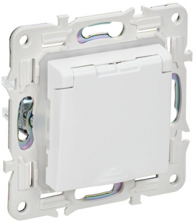 Розетка 1-м SKANDY 16А IP44 с заземл. защ. шторки с крышкой SK-R11W арктич. бел. IEK SK-R16-16-44-K01